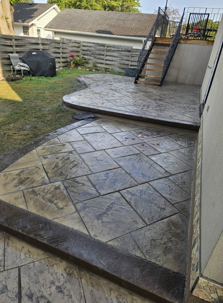 Curved stamped concrete patio with raised level